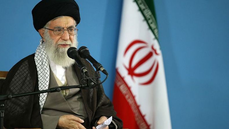 خامنئي يطالب السعودية “بالاعتذار”