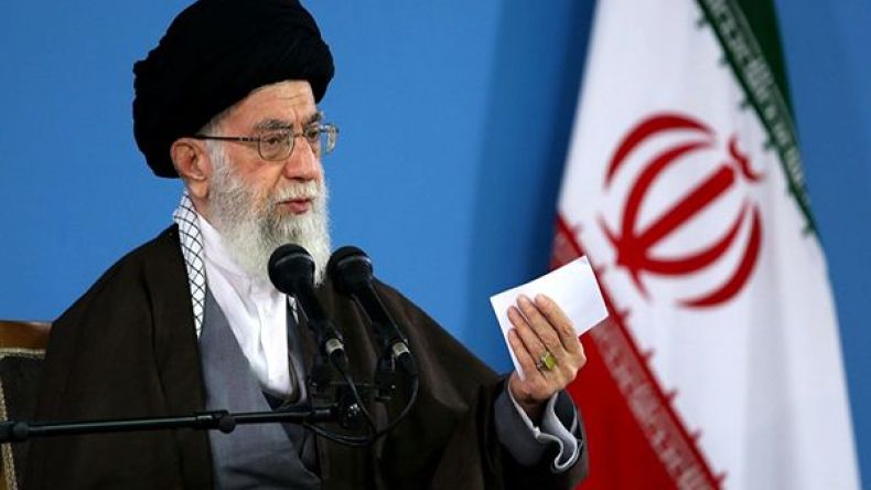 خامنئي يصف قتال الإيرانيين في سوريا بـ”حرب الإسلام على الكفر”