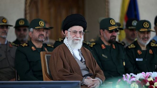 خامنئي: السعودية ستواجه “انتقاماً إلهياً” بعد إعدام النمر