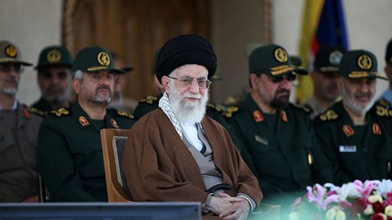 خامنئي: السعودية ستواجه “انتقاماً إلهياً” بعد إعدام النمر