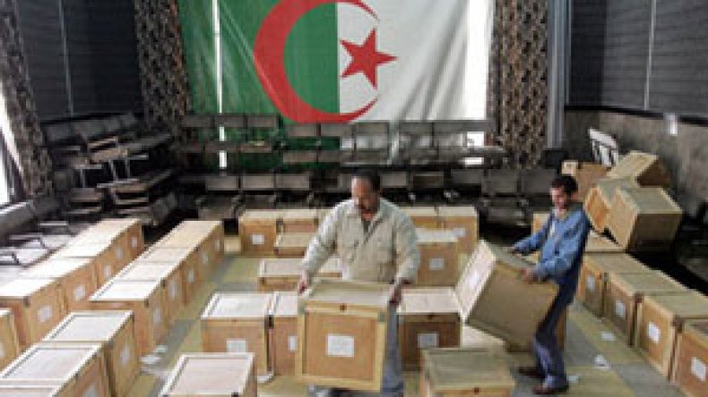 تعديل الدستور والإنتخابات الرئاسية يدخلان مرحلة العدّ التنازلي