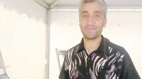 علاوة كوسة يكتب قصص قصيرة جدا في “المقعد الحجري”