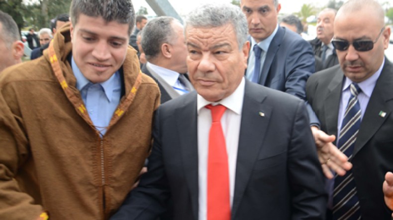 اشتباكات عنيفة بين موالين ومعارضين لسعداني بخنشلة