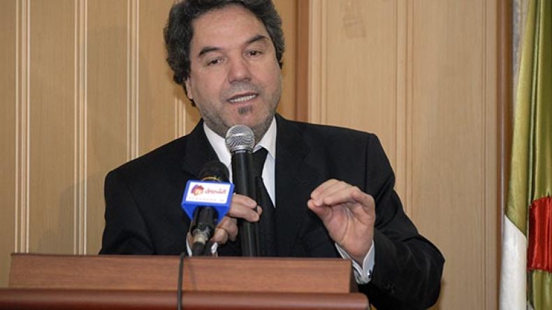 الروائي أمين الزاوي: الزموا دينكم واتركونا وشأننا وكل واحد “يخدم خدمتو”