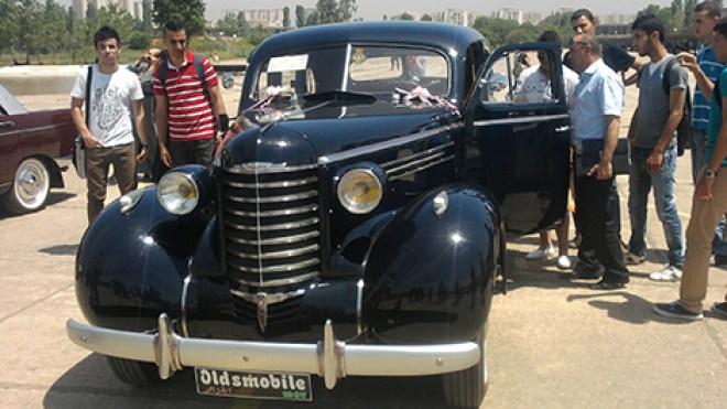 السيارات القديمة في الجزائر تحوّلت إلى “موضة”