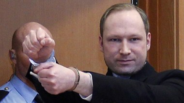 Norvège: Anders Breivik défie le tribunal