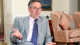 “هاملت” البريطاني يتحدث العربية على ركح بشطارزي