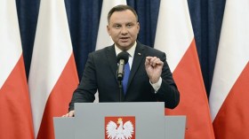 سأوقع على مشروع قانون المحارق النازية