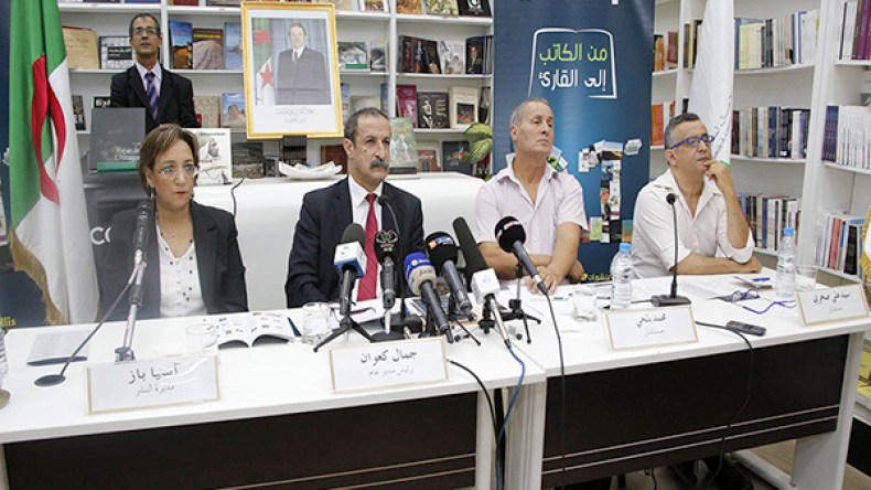 44 عنوانا جديدا.. 31 عملية بيع بالتوقيع.. وكتب التاريخ في الصدارة