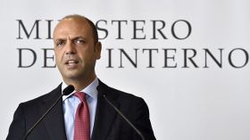 إيطاليا تعتزم حظر المساجد غير المرخصة