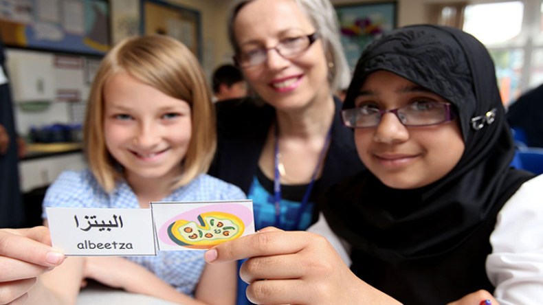 الإندبندنت: انسوا الفرنسية والصينية.. العربية هي اللغة التي يجب تعلمها