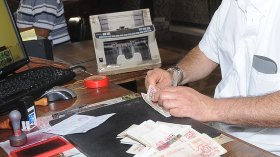 صرف رواتب الأساتذة المتعاقدين شهريّا