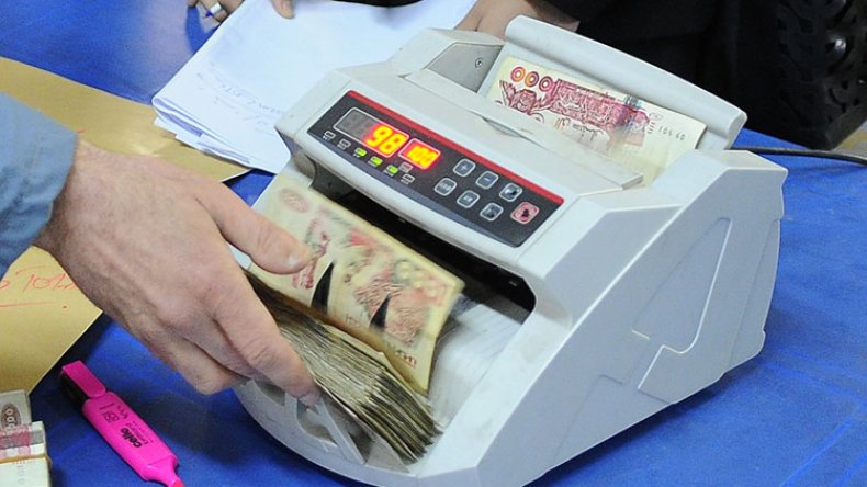 خلل تقني يحول دون قراءة آلات البنوك للنقود الجديدة
