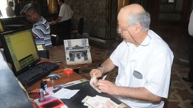 الجزائريون يسحبون 1200 مليار يوميا في رمضان