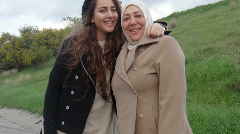 تركيا توقف مشتبهاً به في جريمة قتل معارضة سورية وابنتها