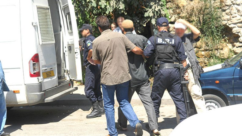 توقيف متهمين بصناعة وتهريب الأسلحة النارية والذخيرة بقالمة