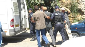 موظف يعرض صفقات وهمية لبيع سيارات بالمزاد العلني!