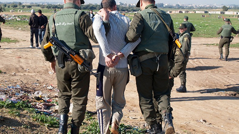 توقيف 3 أشخاص بحوزتهم سلاح ناري و100 طلقة بسطيف