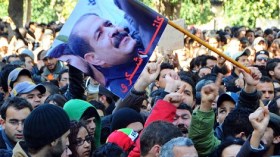 إضراب عام في تونس واستعداد لتشييع جنازة شكري بلعيد