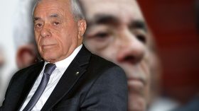 Quel message Bouhadja entend-il transmettre?