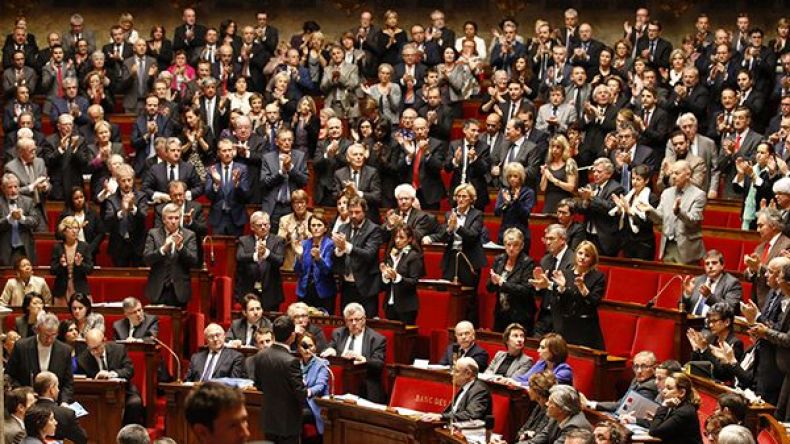 الجمعية الوطنية تمدد حالة الطوارئ في فرنسا