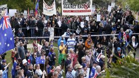 مواجهة بين مؤيدين ومعارضين لبناء مسجد في أستراليا