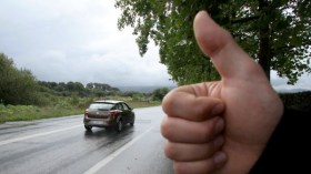 “الأوطو ستوب” يتحوّل من منفعة إلى خطر على المسافرين