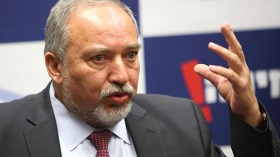 ليبرمان يهاجم نواباً عرباً في الكنيست