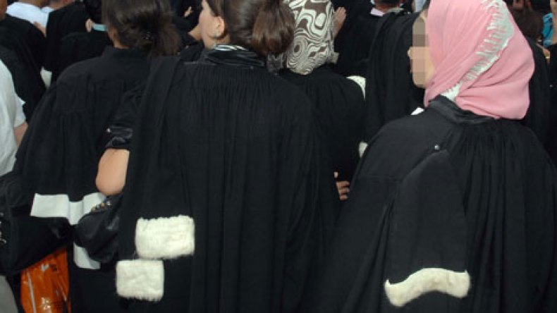 متقاض يختطف محاميته.. يسرق منزلها ويحاول اغتصابها بالرويبة