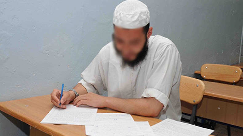 جامعيون وموظفون يخوضون تجربة البكالوريا أحراراً