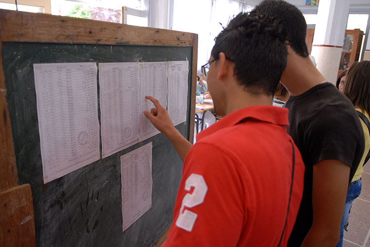 Education: Pupils who did not succeed in the BAC 2015 are allowed to repeat the year