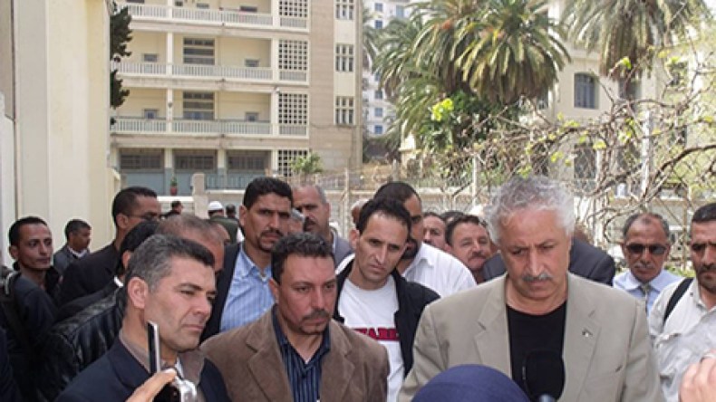الأسلاك المشتركة تهدد بالنزول إلى الشارع