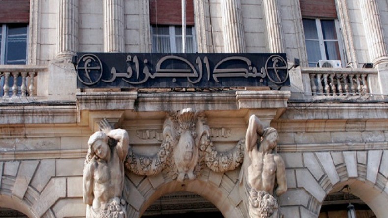 طبع الدينار خطر  سيُفقِده قيمته