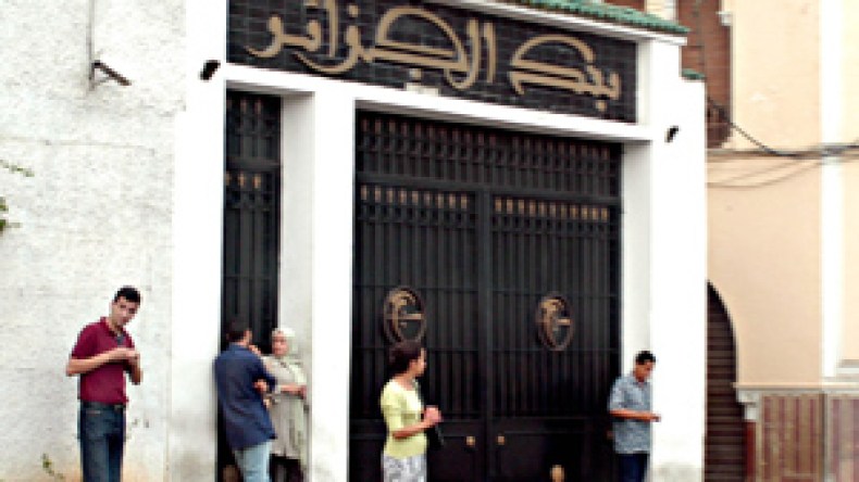 143.1 مليار دولار مدخرات الجزائر من العملة الصعبة نهاية 2008