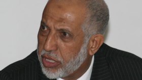 بلخادم يفاجئ خصومه ويتراجع عن خيار الصندوق