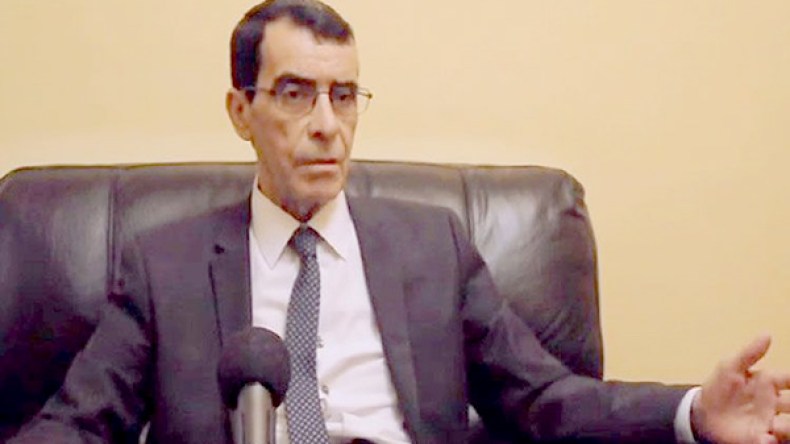 “حياة الجنرال بن حديد في خطر وسيواصل إضرابه عن الطعام”