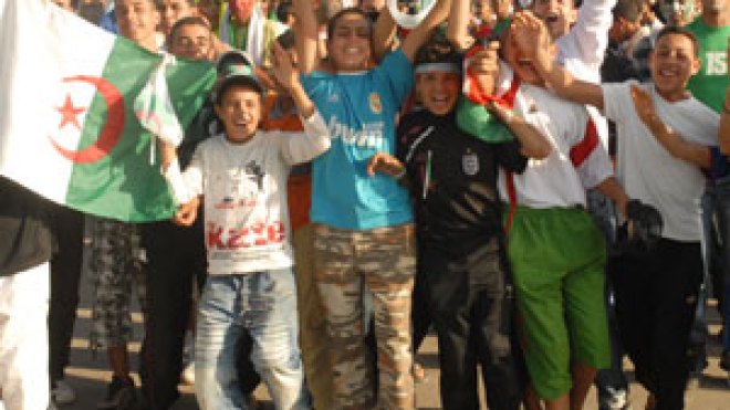 الأطفال‭ ‬نسوا‭ ‬الألعاب‭ ‬والرسوم‭ ‬المتحركة‭ ‬وناصروا‭ ‬أشبال‭ ‬سعدان