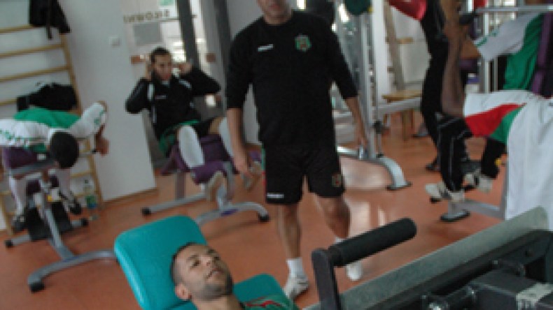 آلان ميشال يبحث عن مباريات ودية بأي ثمن