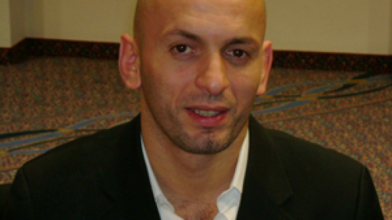 هذه قصة عدم تقمصي الألوان الوطنية الجزائرية