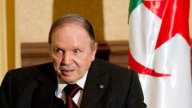 Documents administratifs:Bouteflika annule les augmentations prévues dans la LFC 2018