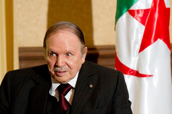 Documents administratifs:Bouteflika annule les augmentations prévues dans la LFC 2018