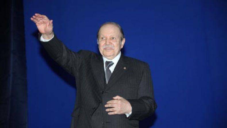 بوتفليقة يشيد بالوفاق ويحيي بلوزداد