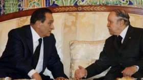 الصحافة المصرية “تعتّم” على زيارة مبارك للجزائر