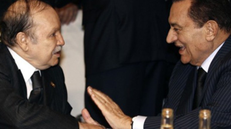 مبارك في الجزائر لتعزية بوتفليقة ورأب الصدع