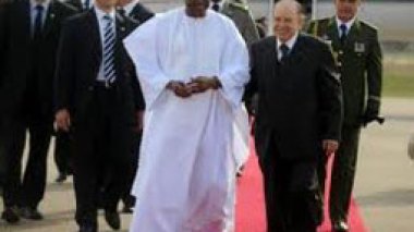 Le président Bouteflika s’entretient avec son homologue malien