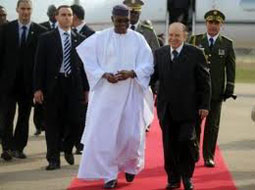 Le président Bouteflika s’entretient avec son homologue malien