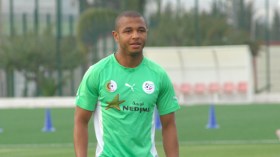 ياسين براهيمي: شفيت من الإصابة وجاهز لمواجهة غينيا