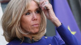 زوجة ماكرون تدخل العزل الصحي