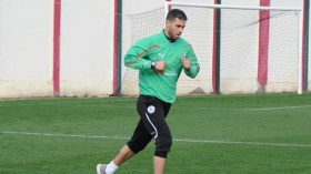 بزاز يتدرب على انفراد وقد يضيع لقاء الكناري