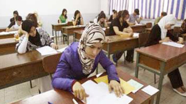 نقابات التربية تطالب بن بوزيد بفتح تحقيق في تحديد عتبة الدروس